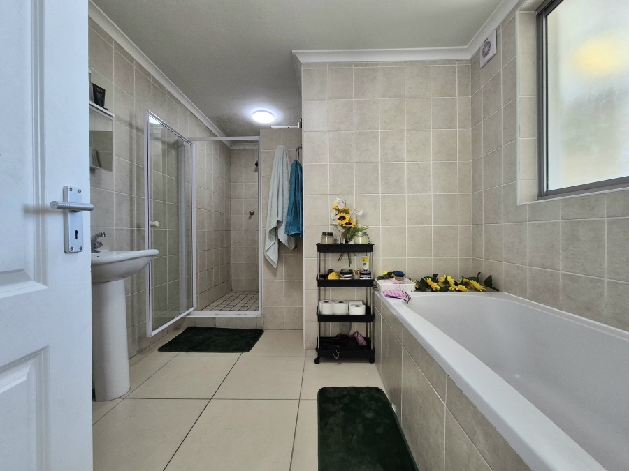 3 Bedroom Property for Sale in Wynberg Western Cape